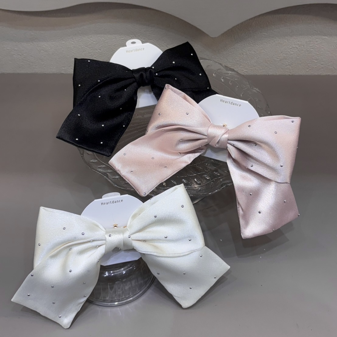 おすすめ！スタッズ付リボンヘアカフ！