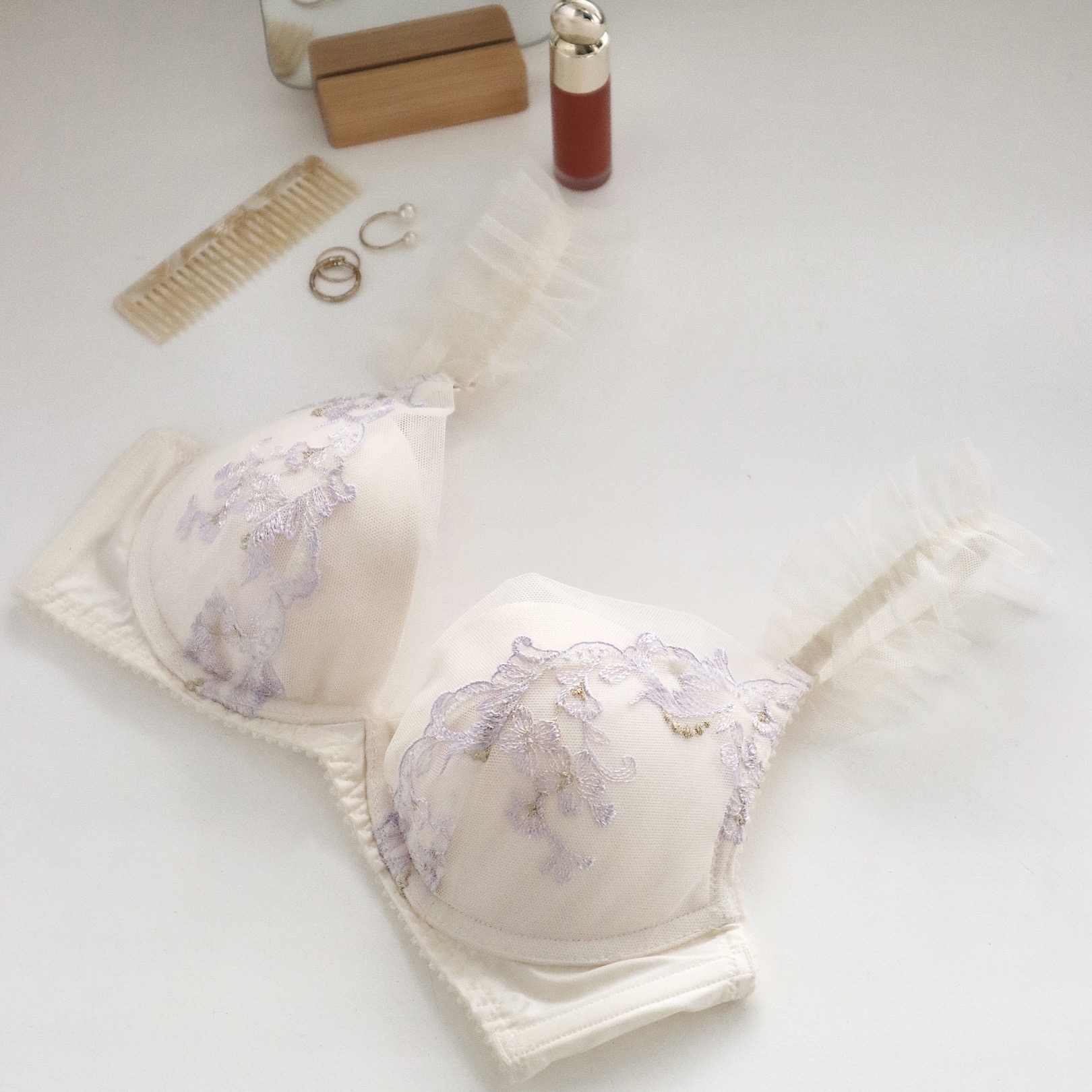 トレンド感を肩にプラスオン！